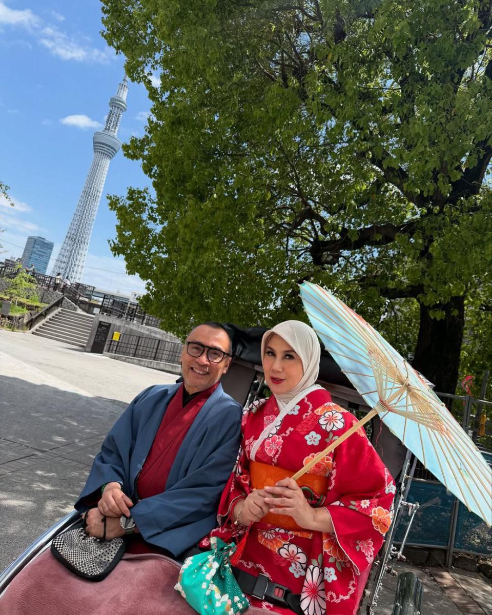 potret Marini Zumarnis dan suami pakai kimono (instagram.com/marinizumarnisreal)