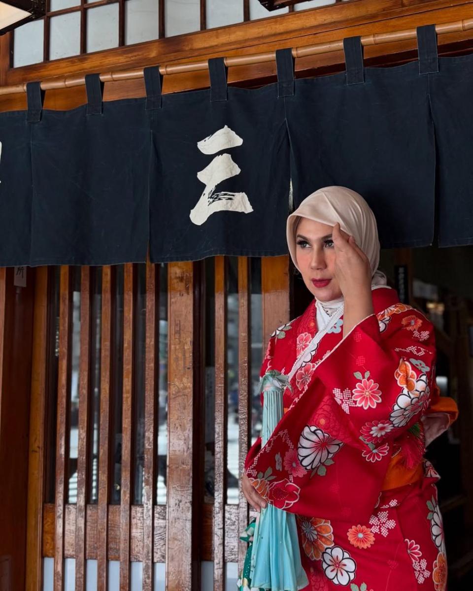 potret Marini Zumarnis pakai kimono (instagram.com/marinizumarnisreal)
