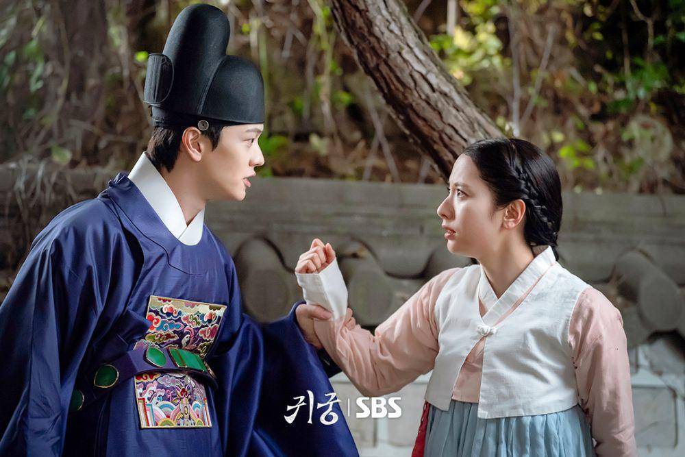 Yoon Gab (Yook Sung Jae) alias Gangcheori dan Yeo Ri (Bona WJSN) di drakor The Haunted Palace (instagram.com/sbsdrama.official)