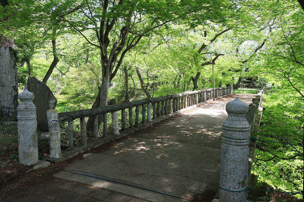 potret jembatan di Takato Castle (commons.wikimedia.org/Qurren)