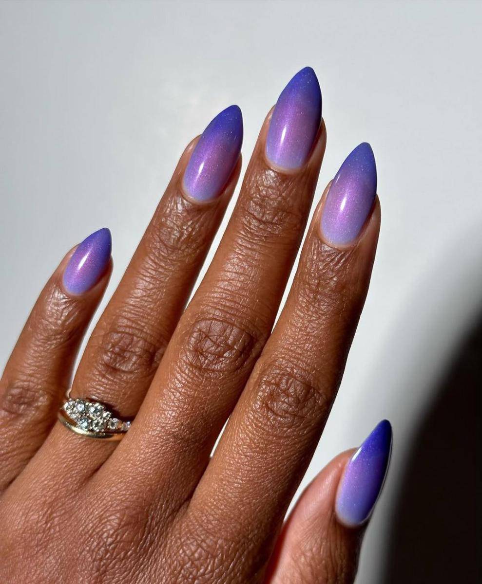 ide nail art warna lavender (instagram.com/melanated.mani)