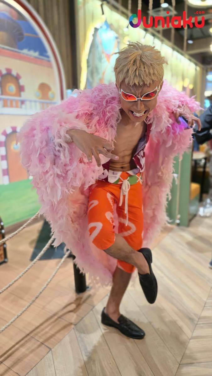 Cosplayer Doflamingo.jpg