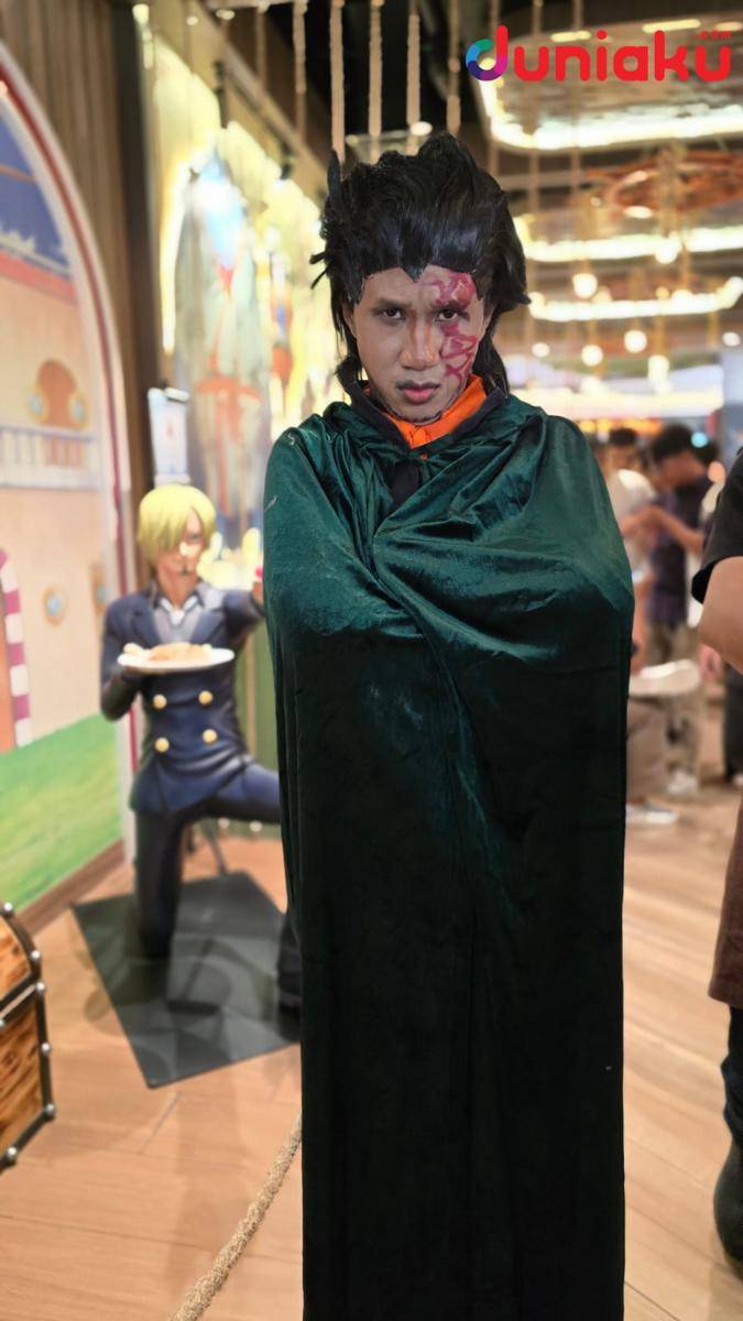 cosplayer monkey d. dragon.jpg