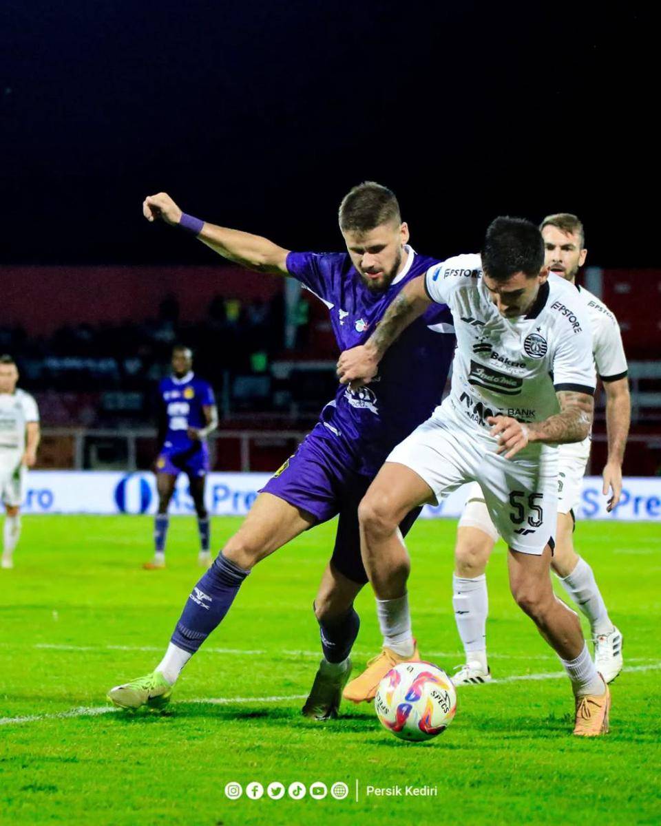 Pemain Persik Kediri saat melawan Persija Jakarta.instagram.com/persikfcofficial