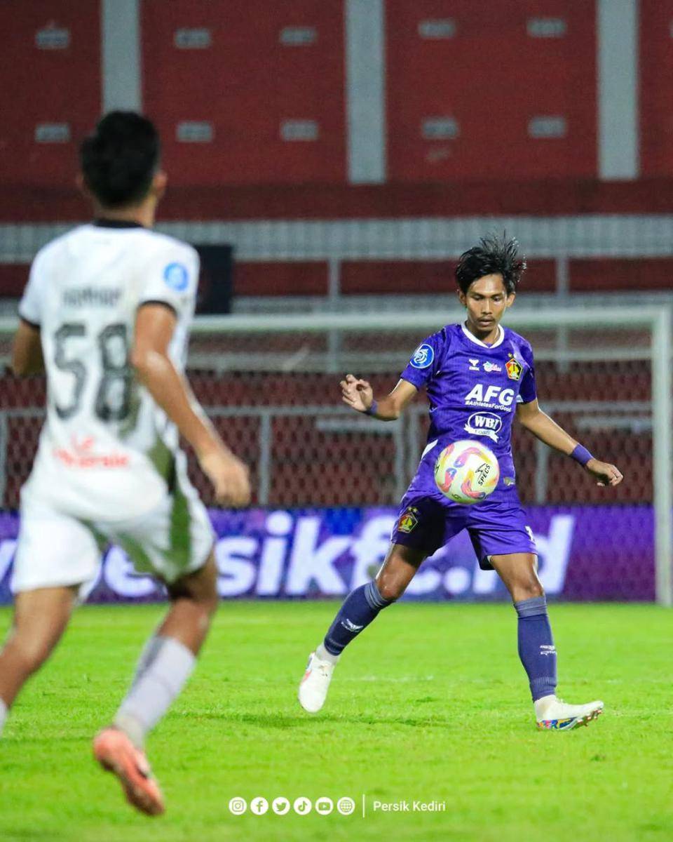 Pemain Persik Kediri saat melawan Persija Jakarta.instagram.com/persikfcofficial