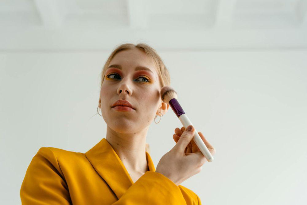 5 Tips Mengaplikasikan Makeup untuk Pemilik Mata Almond, Menawan!