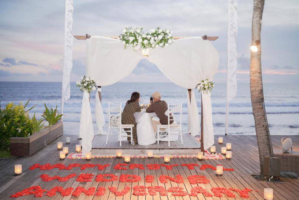 perayaan ulang tahun pernikahan Wendi Cagur dan istri (instagram.com/revtiayunatasya)