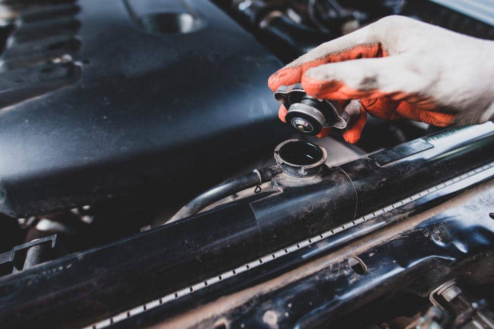 Bahaya Mematikan Mesin Mobil Saat Kipas Radiator Masih Berputar | IDN Times