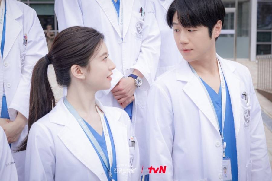 Cuplikan Resident Playbook (dok.tvN/Resident Playbook)