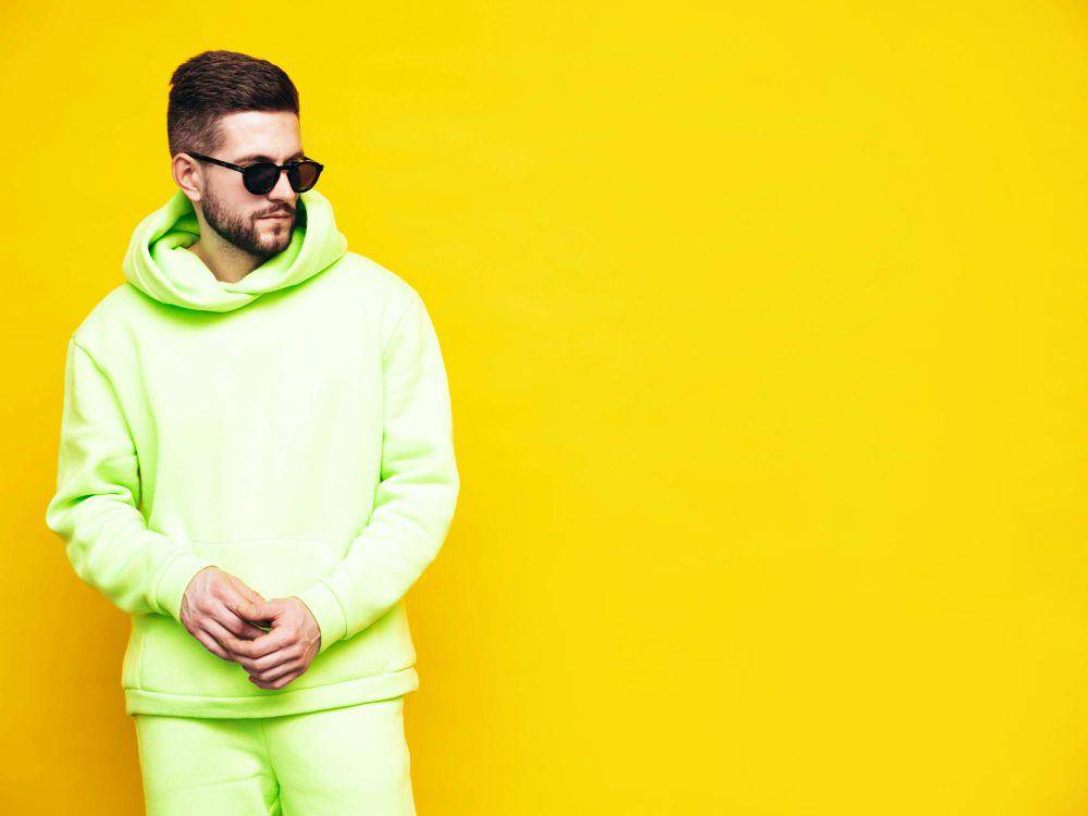 ilustrasi outfit pria warna lime (freepik.com/halayalex)
