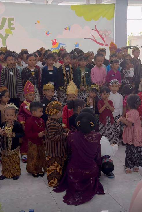 Yuni Shara rayakan Hari Kartini (Instagram.com/yunishara36)