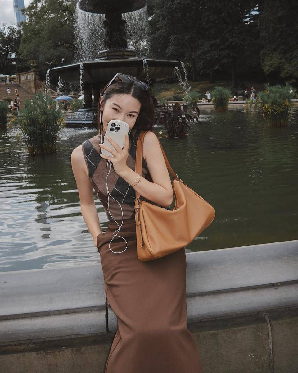 outfit casual minimalist ala Jenny Tsang (instagram.com/tsangtastic)