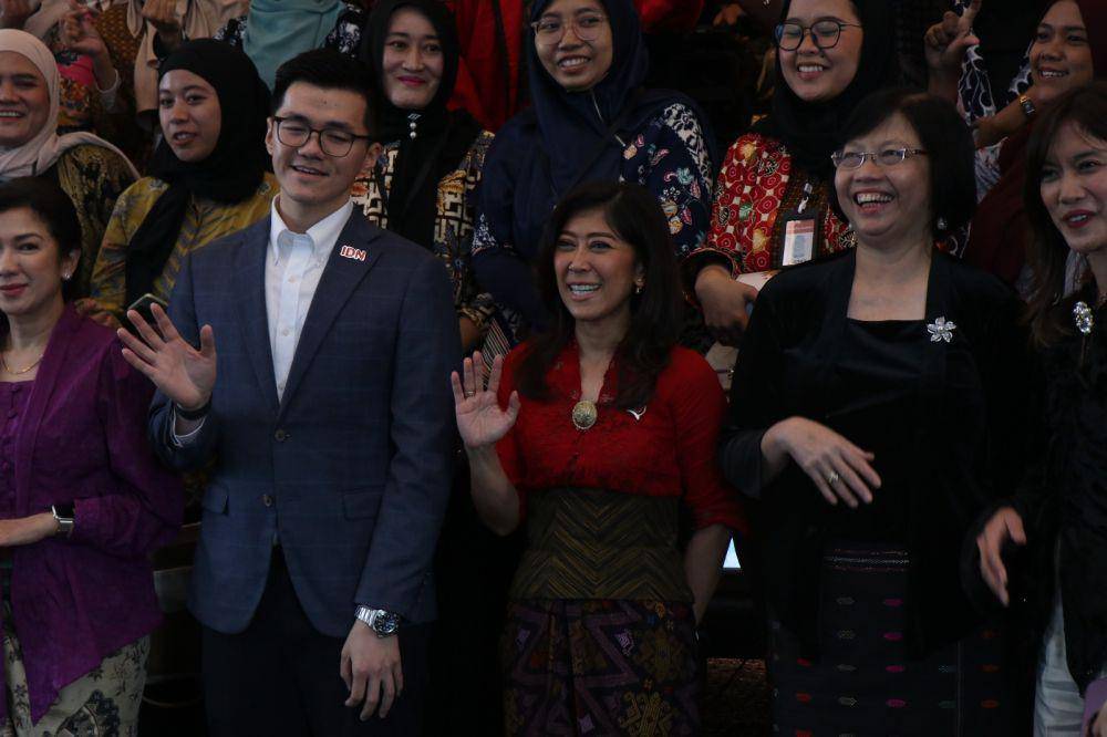 Menkomdigi Meutya Hafid menjadi pembicara dalam Acara Talkshow bertajuk “LIKE, SHARE, PROTECT: Anak Kita di Dunia Digital yang diselenggarakan di IDN HQ, Senin, 21 April 2025 (IDN Times/Alya Dwi Achyarini)