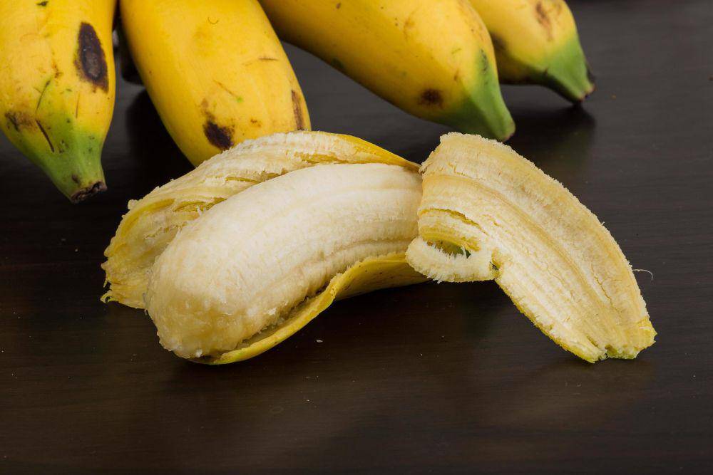 ilustrasi pisang (vecteezy.com/Andrey Starostin)