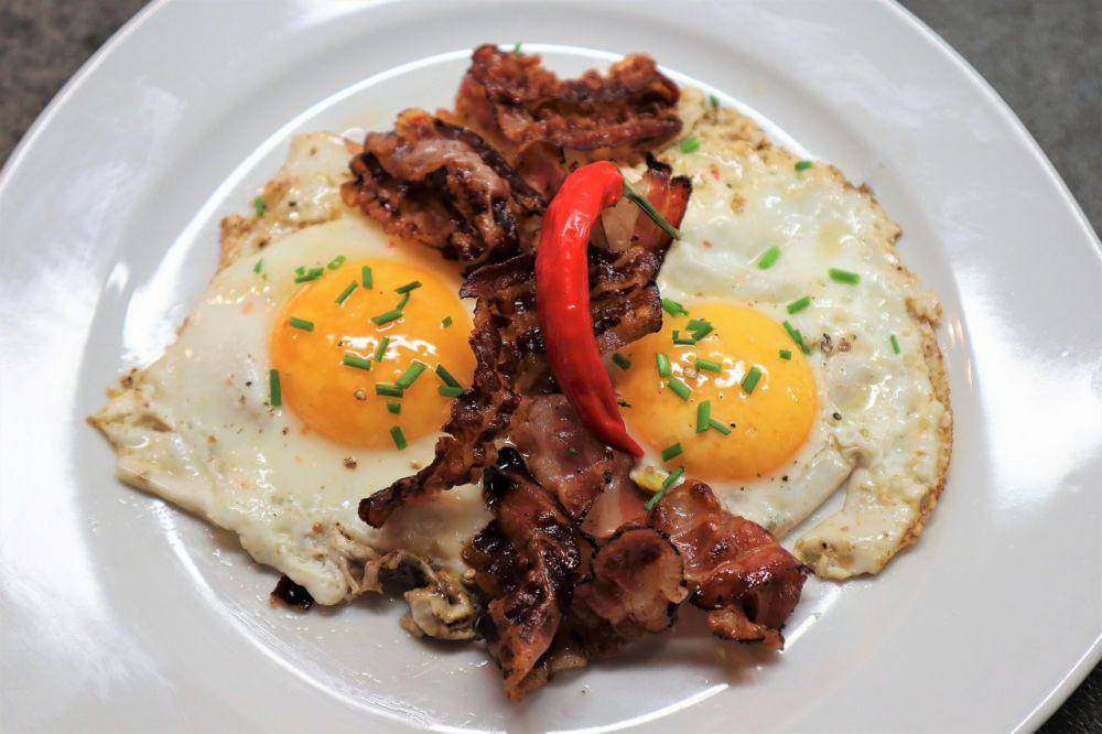 ilustrasi steak dengan telur (pixabay.com/Reinhard Thrainer)