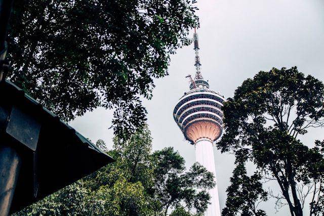 Potret KL Tower di Kuala Lumpur, Malaysia (unsplash.com/eugeneproduction)