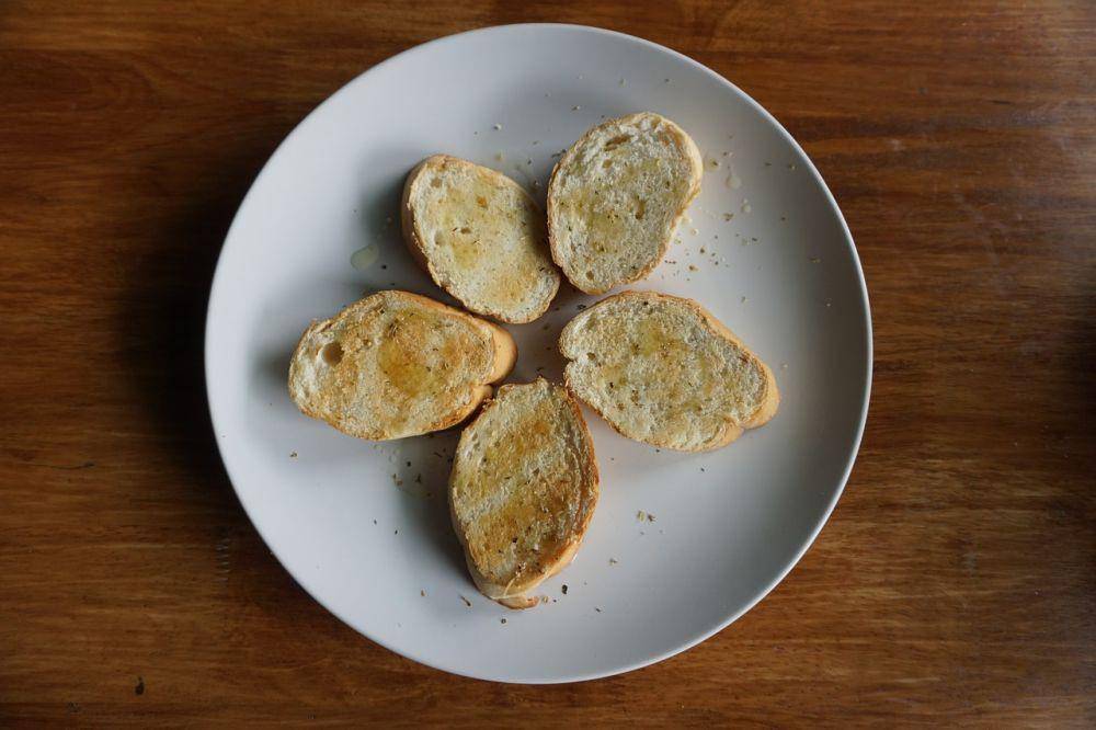 Garlic Bread Toast (https://pixabay.com/users/ctwtn-479476/)