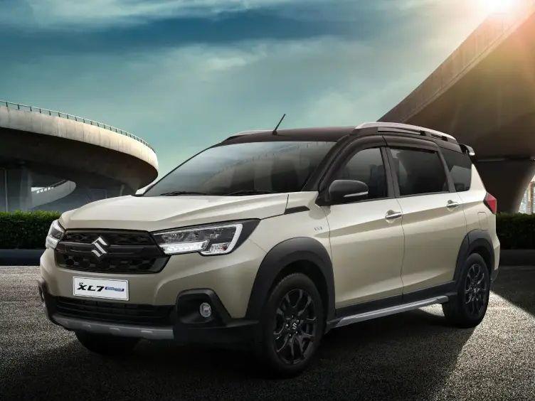 4 Perbandingan Suzuki XL7 Hybrid vs Toyota Veloz, Cakep Mana?