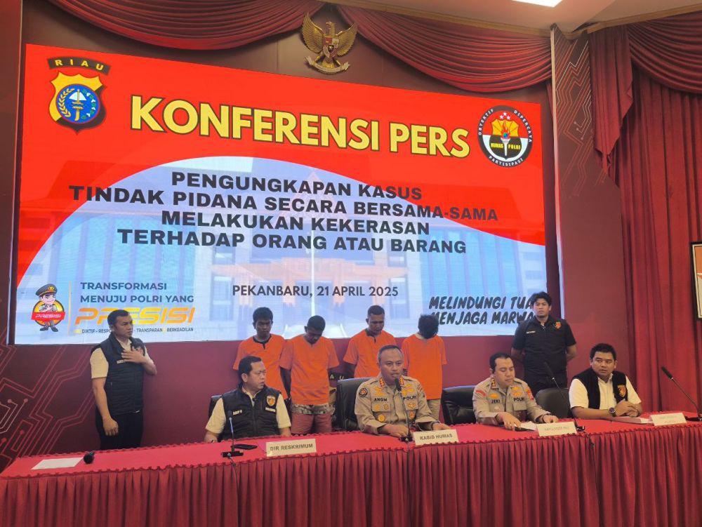 Debt Collector di Riau Beraksi Brutal di Polsek, 4 Pelaku Ditangkap
