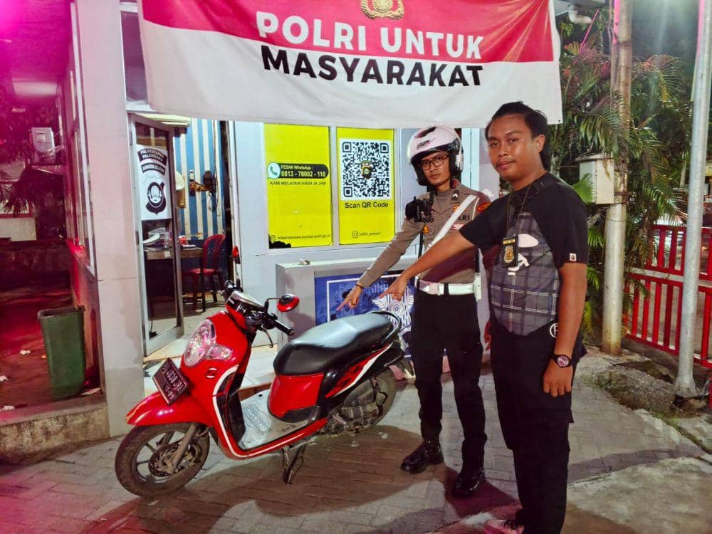 Polisi menunjukan foto kendaraan milik pelaku (Dok: Satlantas Polrestabes Palembang)