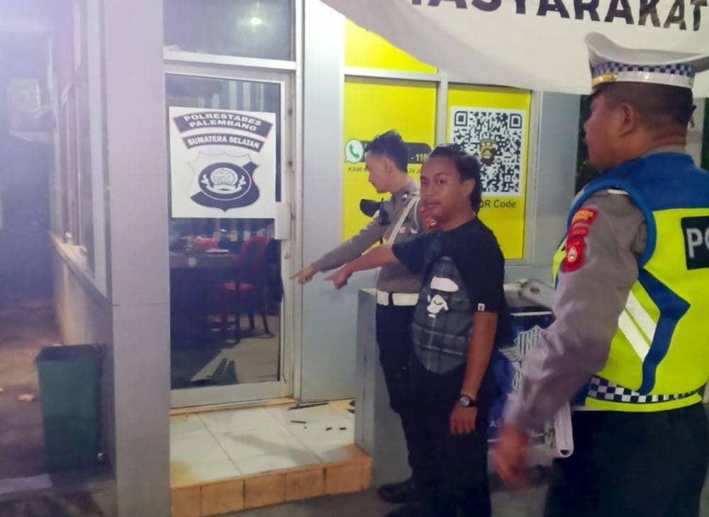 Polisi menunjukan foto kendaraan milik pelaku (Dok: Satlantas Polrestabes Palembang)