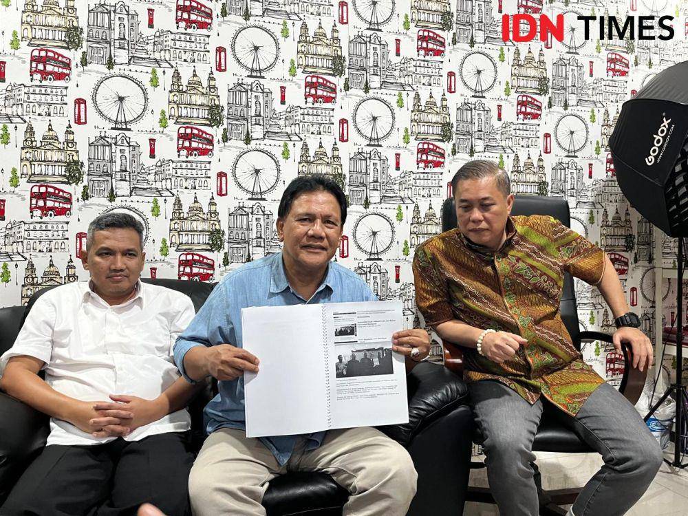 Kantor Hukum Osep Doddy dan Patners, selaku tim penasihat hukum Yayasan Altek mengadukan Kantor Hukum Sopian Sitepu dan Patners DPC Peradi Bandar Lampung. (IDN Times/Tama Yudha Wiguna).