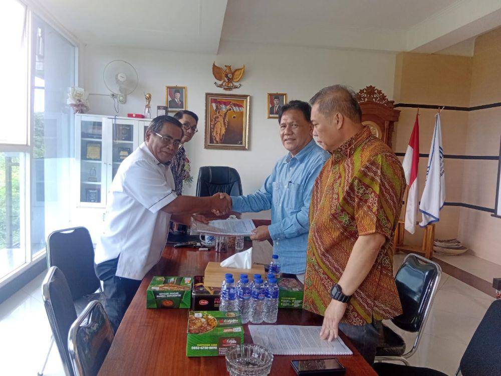 Kantor Hukum Osep Doddy dan Patners, selaku tim penasihat hukum Yayasan Altek mengadukan Kantor Hukum Sopian Sitepu dan Patners DPC Peradi Bandar Lampung. (Dok. Osep Doddy dan Patners).