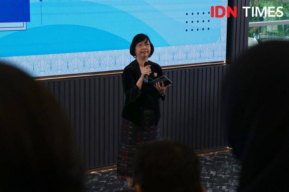 Uni Lubis, Editor in Chief IDN Times dalam acara "LIKE, SHARE, PROTECT: ANAK KITA DI DUNIA DIGITAL" di Gedung IDN HQ pada Senin (21/4/2025). (IDN Times/Alya Achyarini)