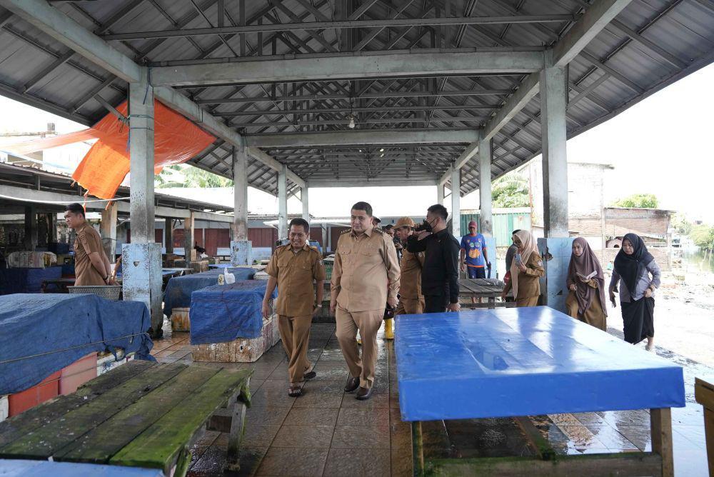 Sidak, Munafri Temukan Pasar Ikan Rajawali Becek dan Semrawut