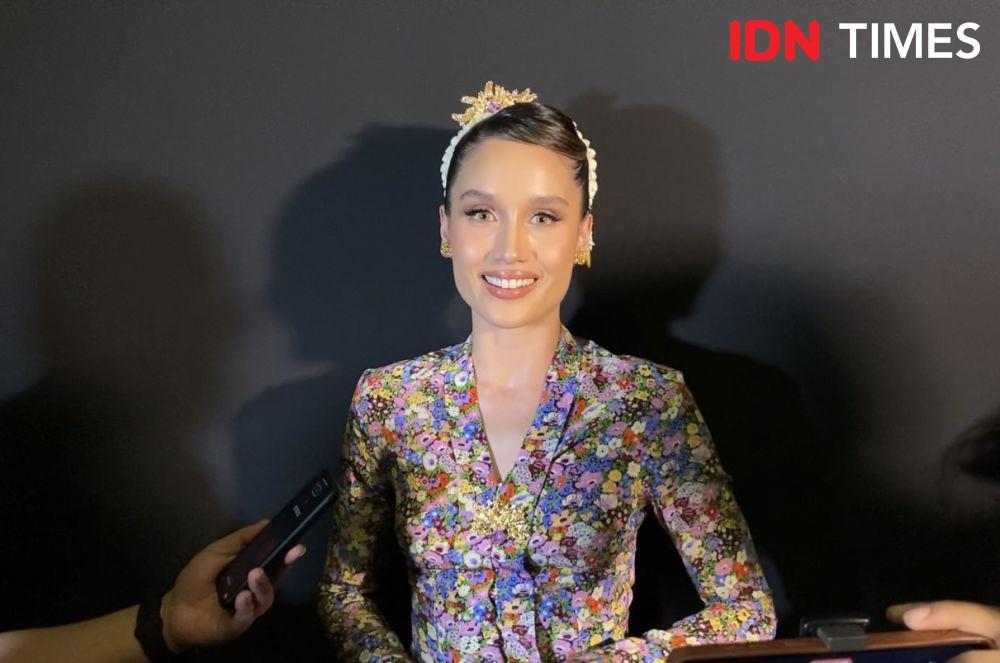 Cinta Laura Pernah Diperlakukan Gak Adil saat Jadi Pembicara Perempuan