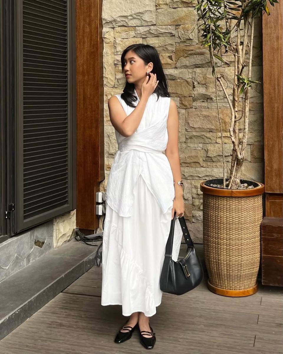 potret ide clean outfit yang semi formal hingga santai ala Nafisah Maulidya