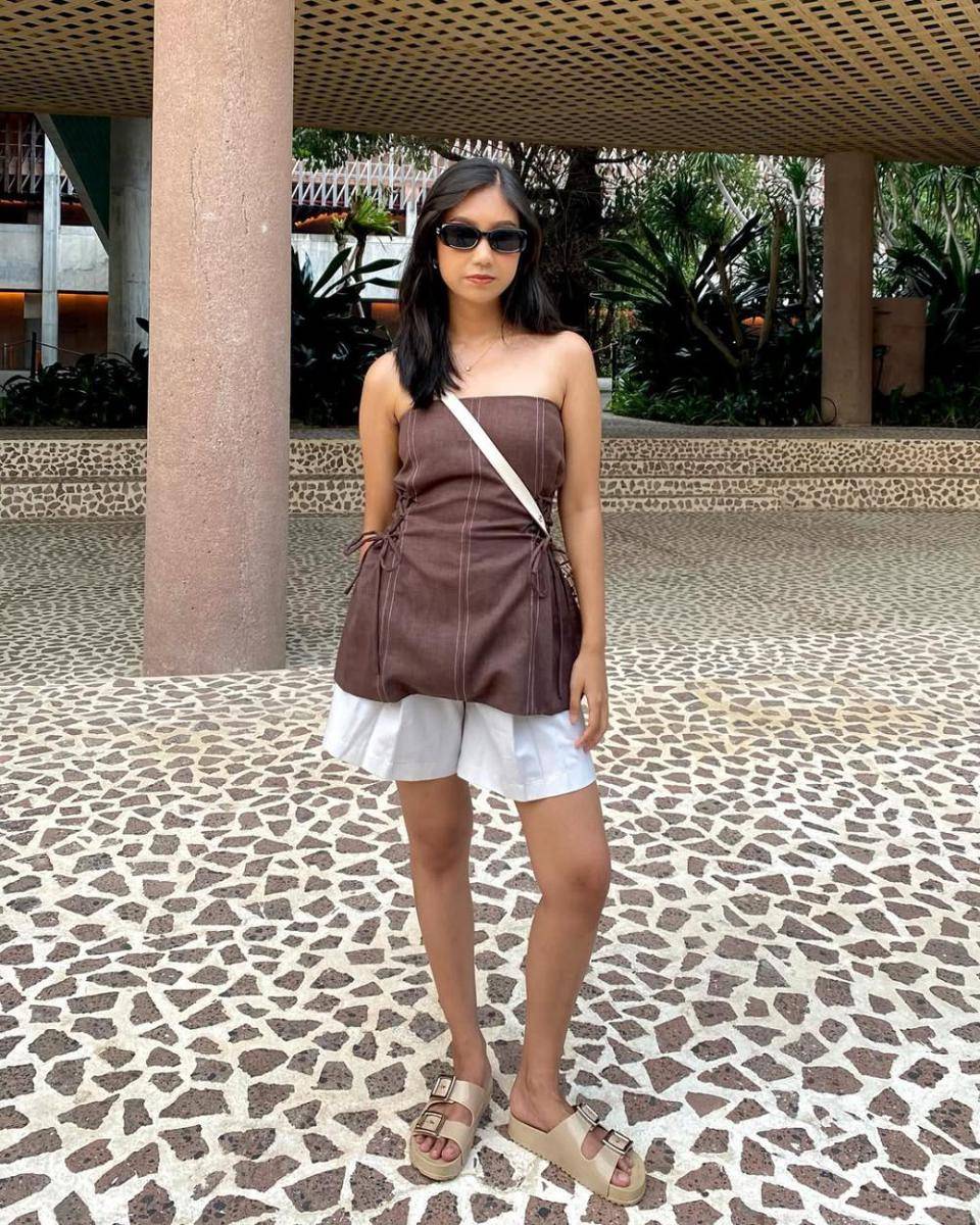 potret ide clean outfit yang semi formal hingga santai ala Nafisah Maulidya