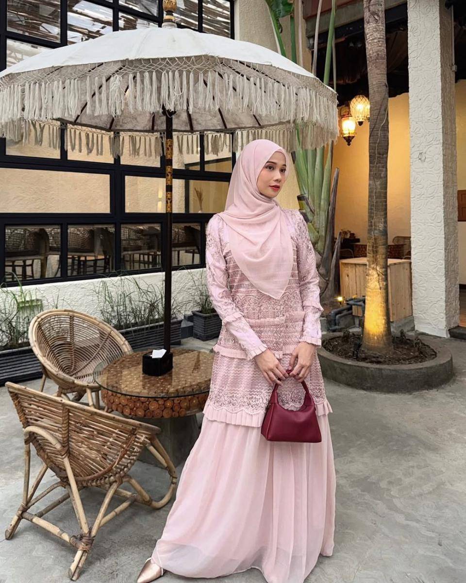 Inspirasi OOTD ala Amelia ANdani (instagram.com/ameliandanii)