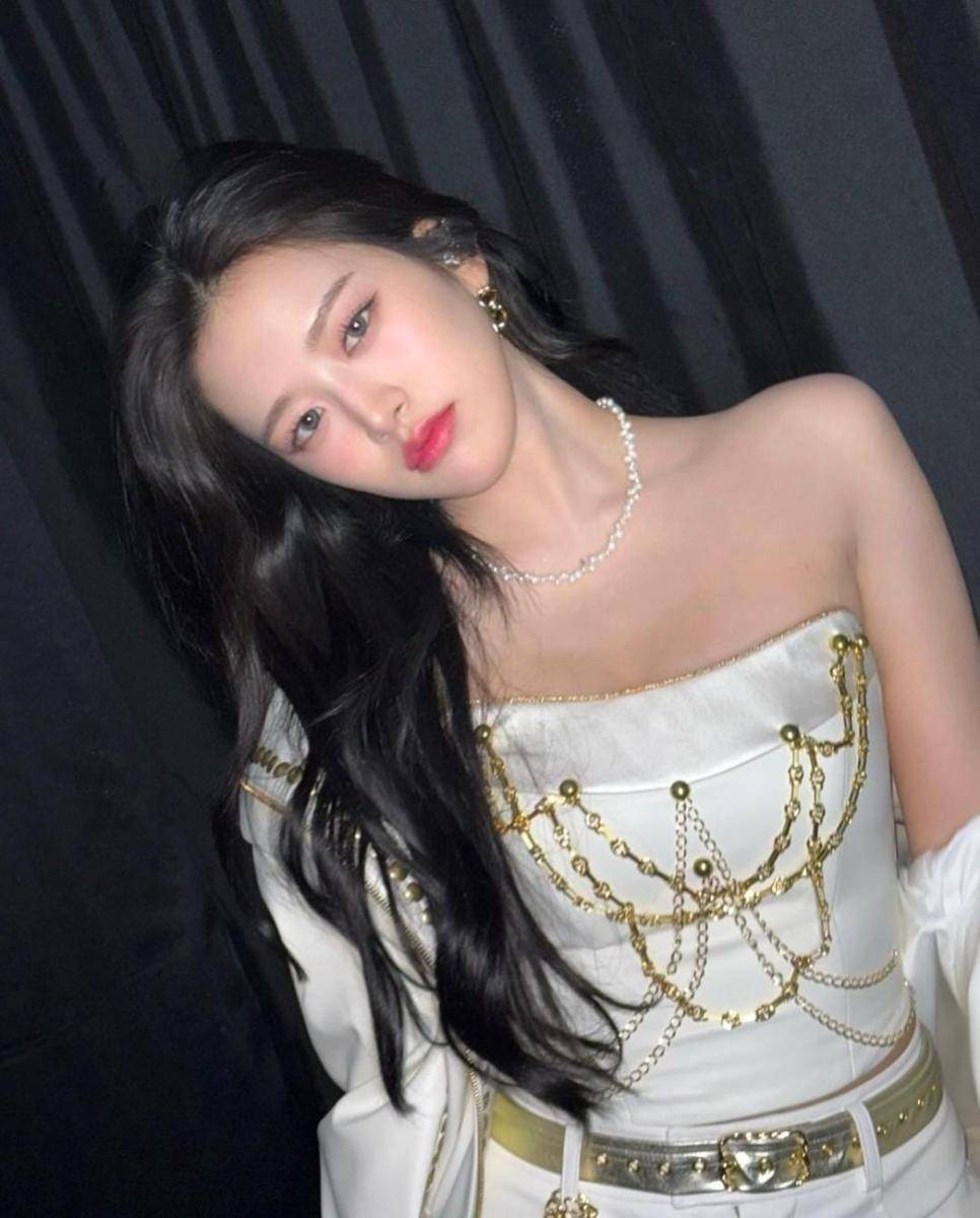 Yujin IVE (instagram.com/_yujin_an)