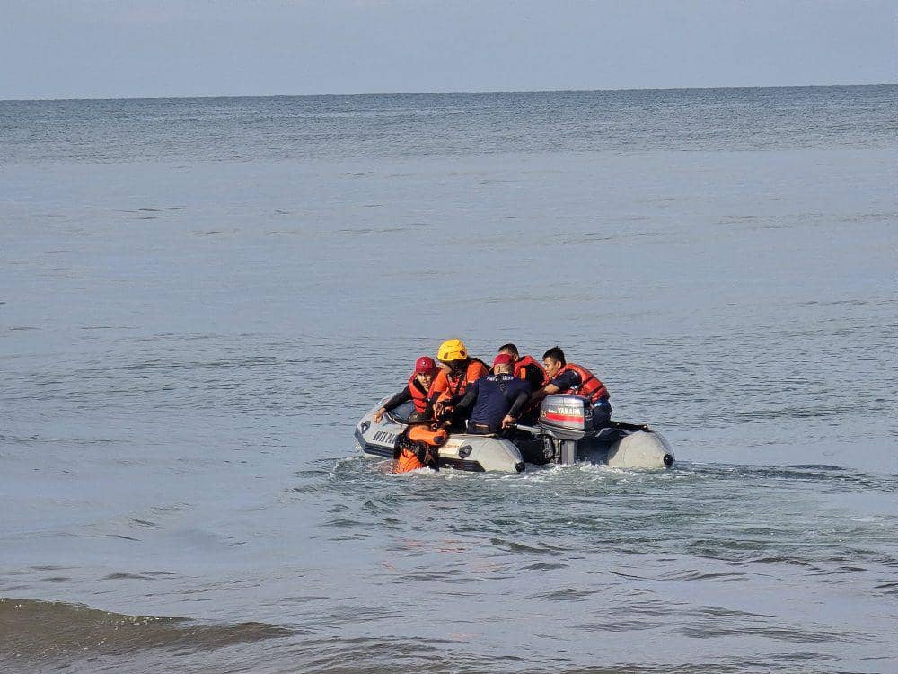 Hanyut saat Berenang di Pantai, Remaja di Padang Hilang