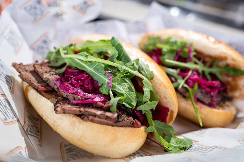 ilustrasi steak sandwich (pexels.com/Anthony Rahayel)