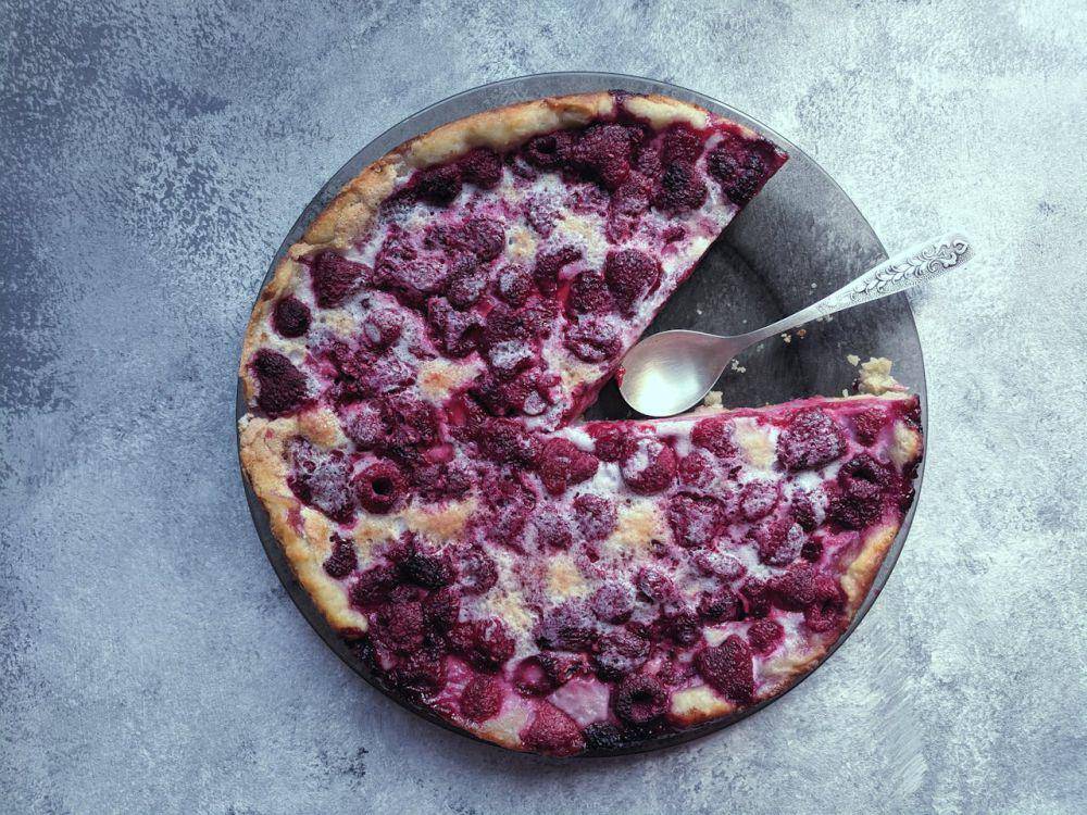ilustrasi raspberry mocha pie (pexels.com/Asya Vlasova)