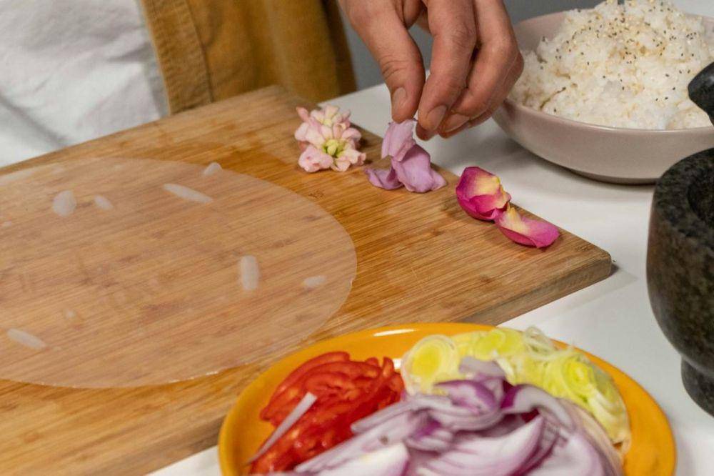 Ilustrasi menggunakan rice paper (pexels.com/cottonbro studio)