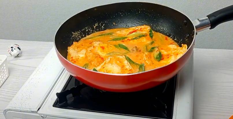 ilustrasi masak telur ceplok kuah santan (YouTube.com/Mawaddah Cooking)