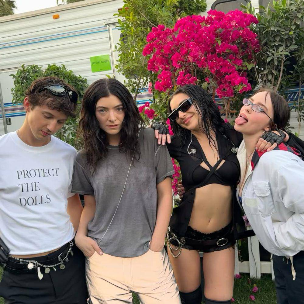 Addison Rae (instagram.com/charli_xcx)