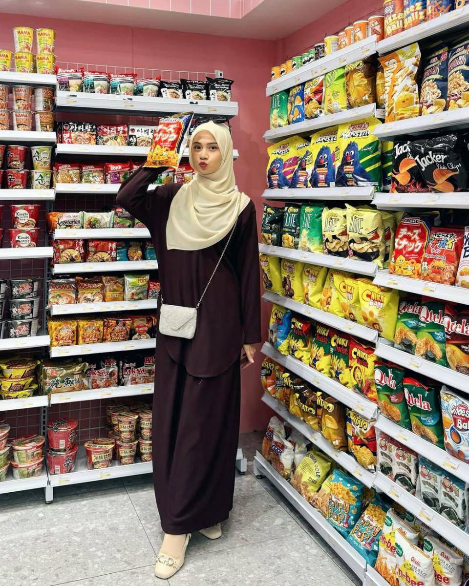 Inspirasi OOTD ala Amelia ANdani (instagram.com/ameliandanii)