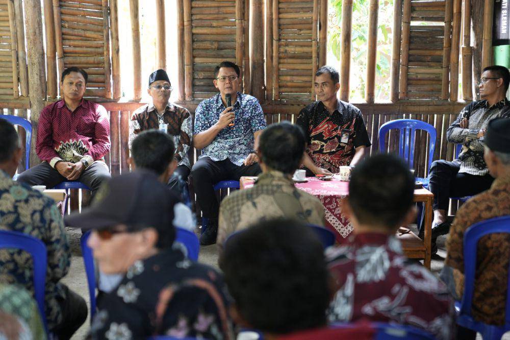 Dialog Wabup Sleman bersama petani kopi, di wilayah Kalurahan Glagaharjo, Kapanewon Cangkringan, Senin (21/4/2025). (Dok. Istimewa)
