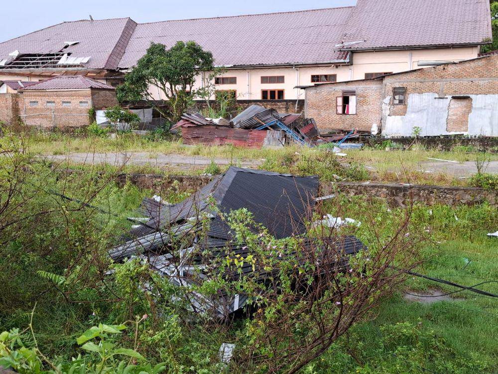 Angin puting beliung merusak sekitar 20 rumah di Tapanuli Utara, Senin (21/4/2025). (Dok BPBD Taput)