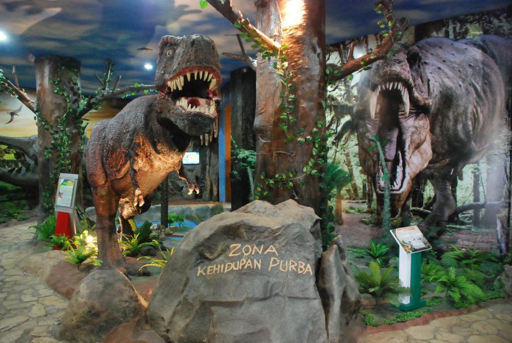 replika dinosaurus di Taman Pintar (tamanpintar.co.id)