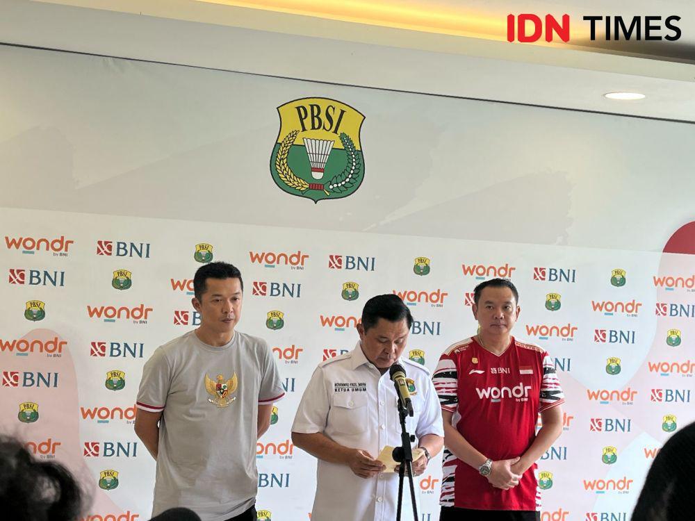 Waketum I PP PBSI Taufik Hidayat, Ketum PP PBSI Fadil Imran, dan kabid Binpres Pelatnas PBSI Eng Hian di Pelatnas PBSI Cipayung (IDN Times/Margith Damanik)