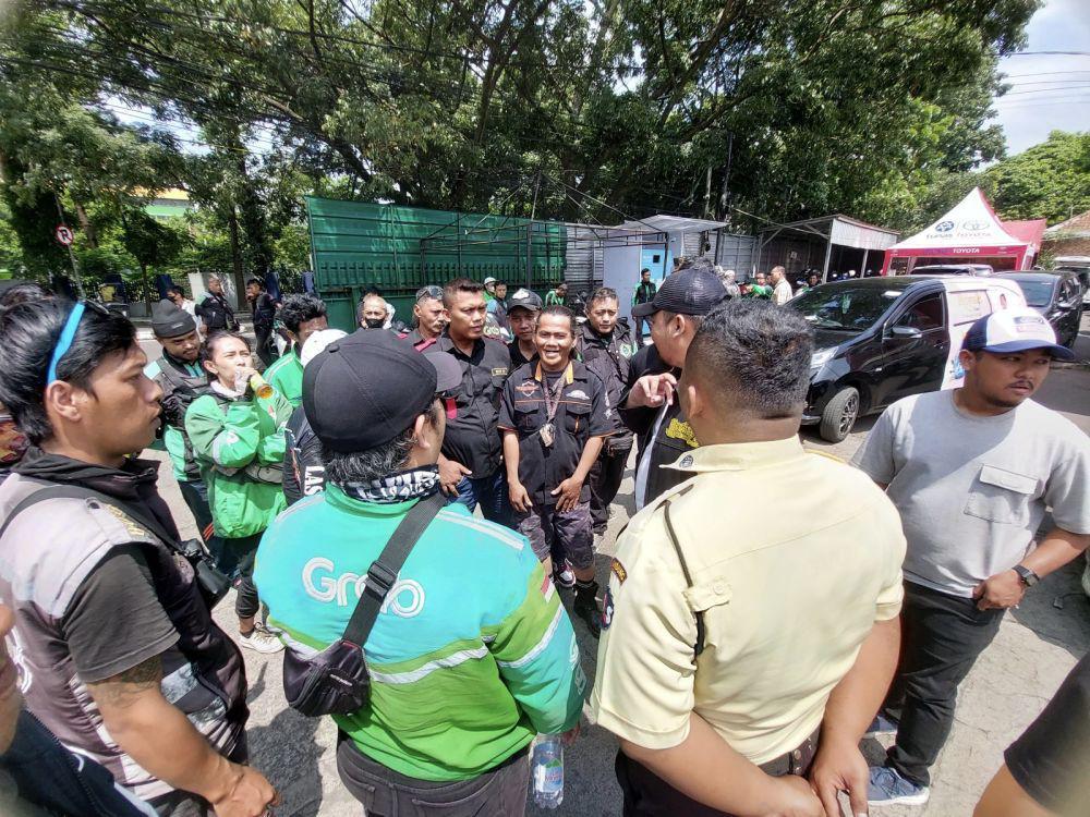 Ada Kebijakan Baru, Driver Ojol Bandung Protes dan Datangi Markas Grab