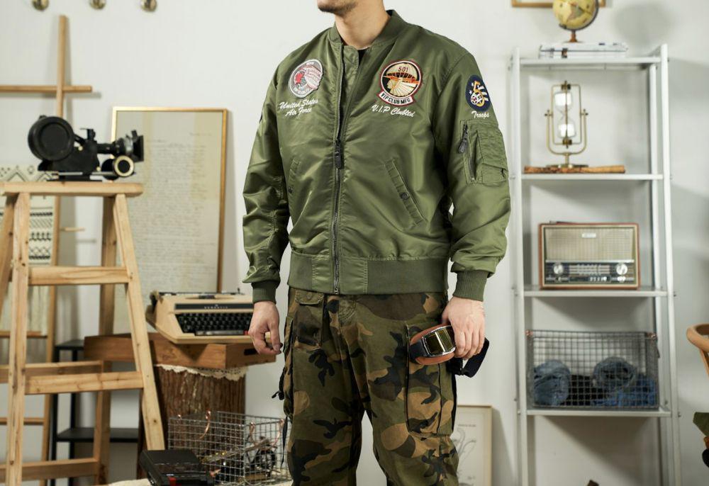 4 Pilihan Jaket Army Pria untuk Menonjolkan Sisi Maskulin, Menarik!