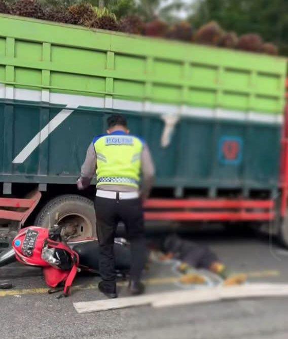 Motor Ditabrak Truk Bermuatan Sawit di Jalintim OKI, 1 Tewas