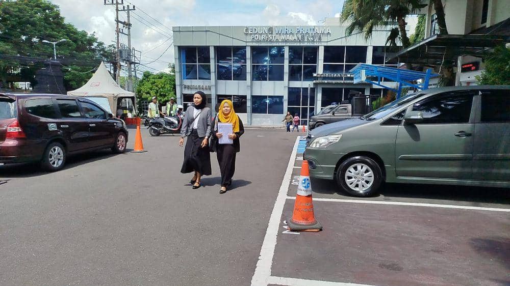 Tri Eva Oktaviani mewakili A membuat laporan dugaan pelecehan oleh dokter RS Persada Malang. (IDN Times/Rizal Adhi Pratama)