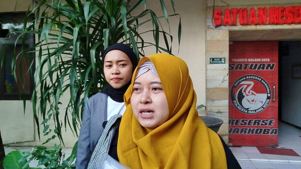 Tri Eva Oktaviani mewakili A membuat laporan dugaan pelecehan oleh dokter RS Persada Malang. (IDN Times/Rizal Adhi Pratama)